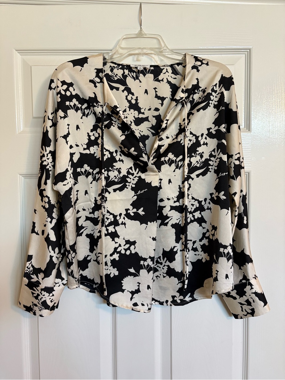 No Rest For Bridget Black and Cream Floral V-Neck Blouse Small